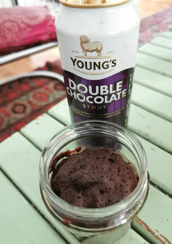 Una foto de Mug cake de stout double chocolate