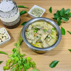A picture of White Mutton kurma.