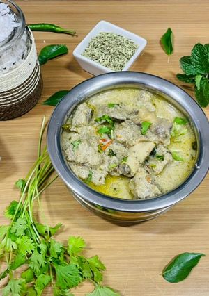 A picture of White Mutton kurma.