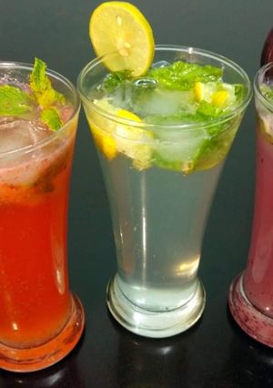 A picture of Strawberry Grapes mojitos.