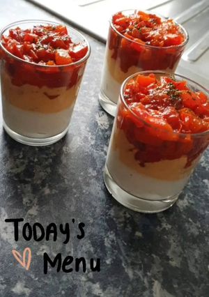 Une photo de Verrine aux poivrons, chorizo et Saint-Agur
