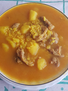 Una foto de Patatas guisadas con cordero y arroz
