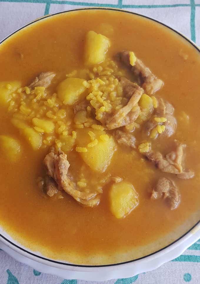 Una foto de Patatas guisadas con cordero y arroz