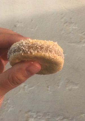 Una foto de Alfajores de maicena 😋😋