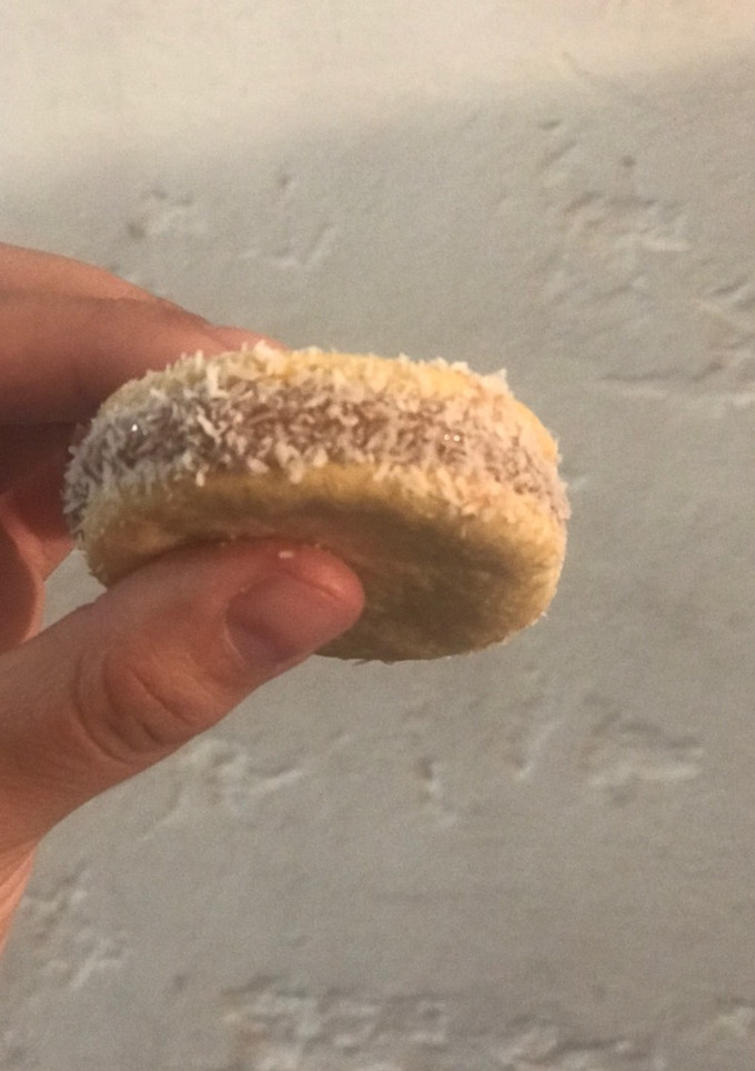 Una foto de Alfajores de maicena 😋😋