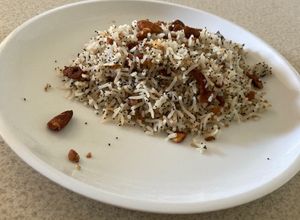 Una foto de Arroz Basmati con sésamo, semillas de amapola y almendras tostadas
