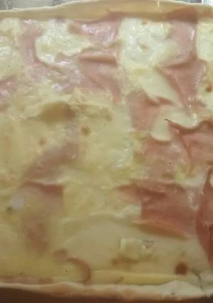 Una foto de Tarta fácil de jamón y queso con una tapa!