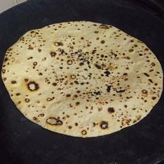 A picture of Naram roti.