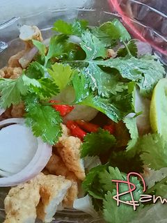 รูปของ ยำผักชีหมูเด้ง