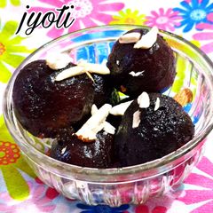 A picture of Khoya Jamun.