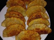 Una foto de masas de empanadas