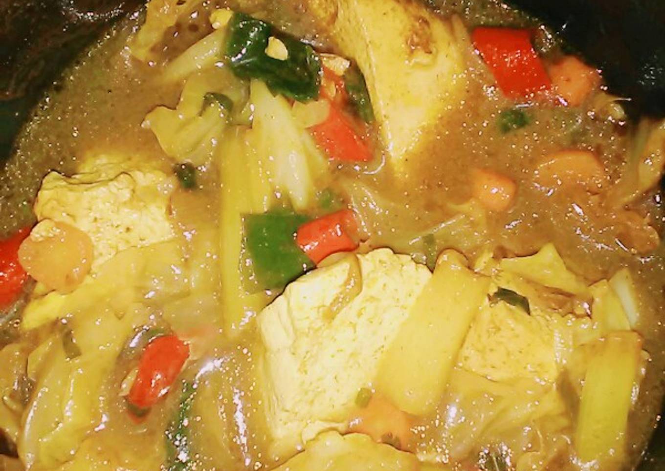 Sayur tahu rasa empal ayam plus ayam goreng