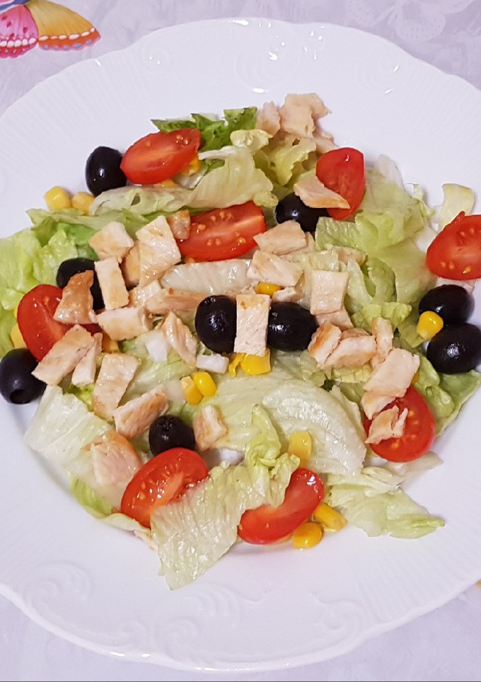 Una foto de Ensalada con virutas de pollo
