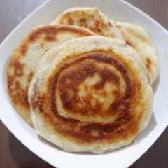 A picture of Hotteok (Korean Sweet Pancake).