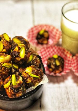 A picture of Dry fruits bites.