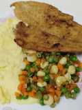 Pescado frito con puré de papa