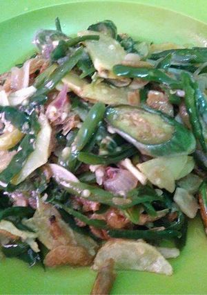 Foto resep Cabe ijo iris (kentang, udang, terong ijo)