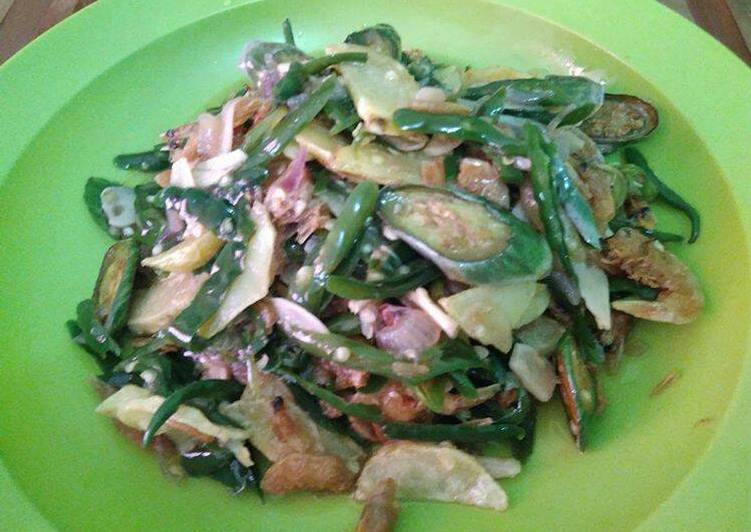 Cara Gampang Membuat Cabe ijo iris (kentang, udang, terong ijo) yang Bikin Ngiler