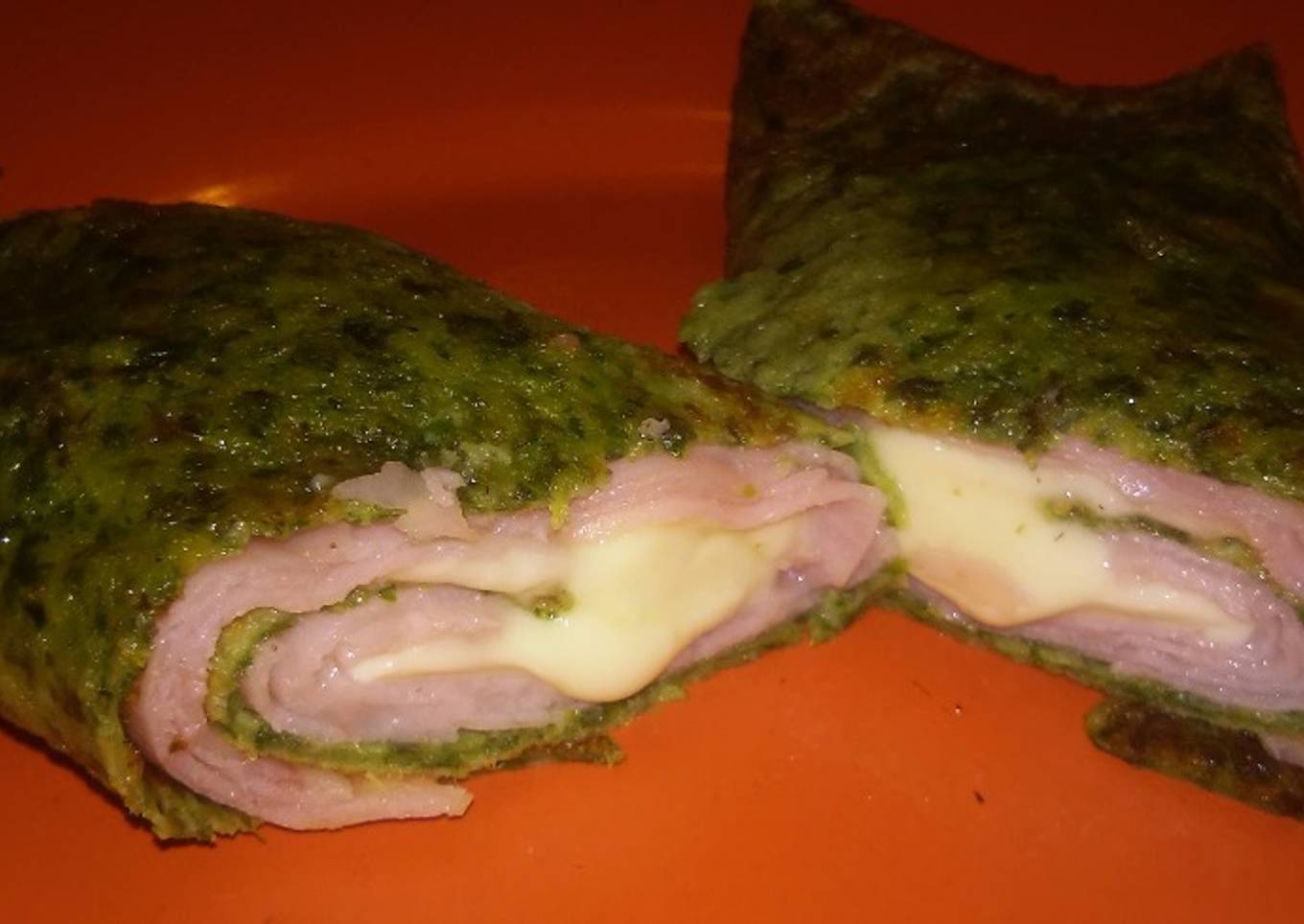 Crepes verdes de jamón y queso