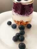 Arándanos con Granola y Yogurt