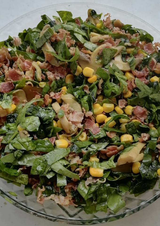 Una foto de Ensalada de espinacas con tocino UTVCO