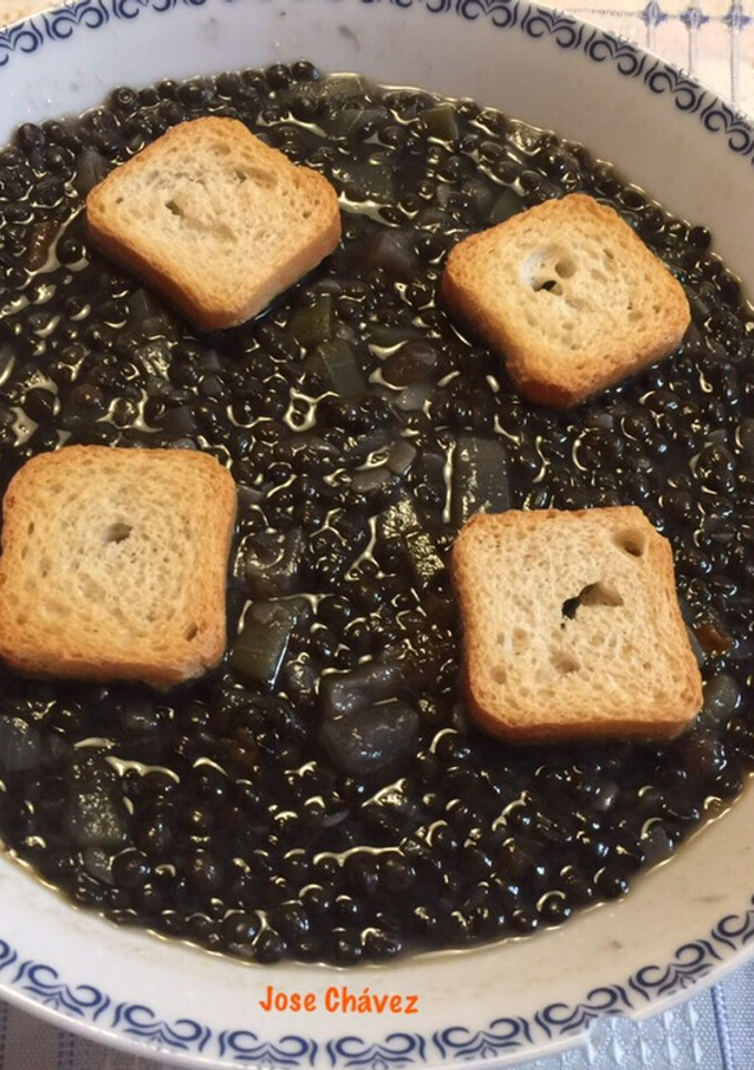Una foto de Potaje de Lentejas Caviar