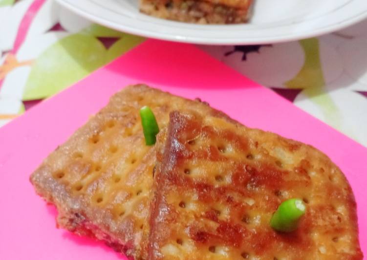 Cara Gampang Membuat Crackers Ragout Ayam Sayur, Enak