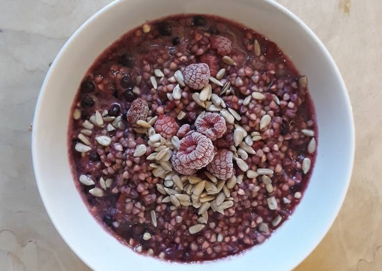 Buchweizen mit Beeren