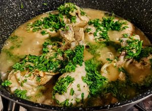 Una foto de POLLO🍗Miel-🍯MOSTAZA con Mix de Especias...!🍃
