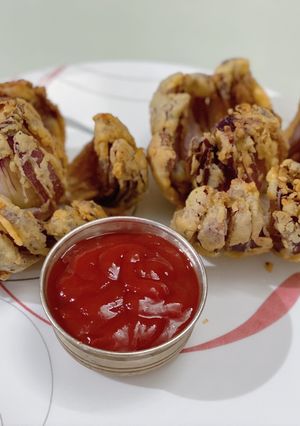 A picture of Blossoming Crispy Onion Lotus.