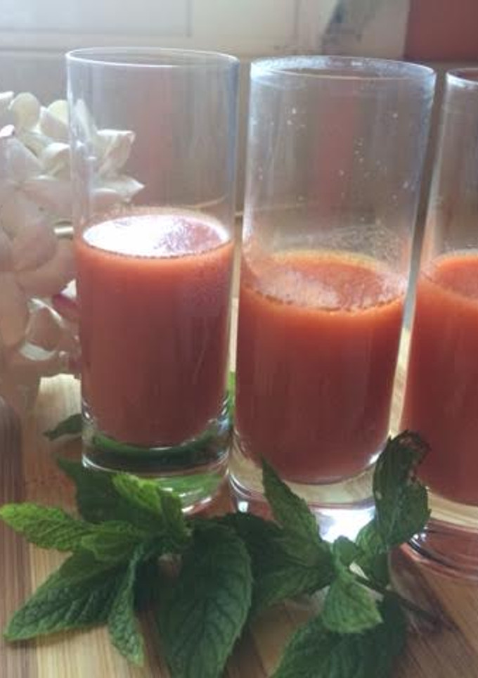 Una foto de Chupitos de gazpacho de sandía