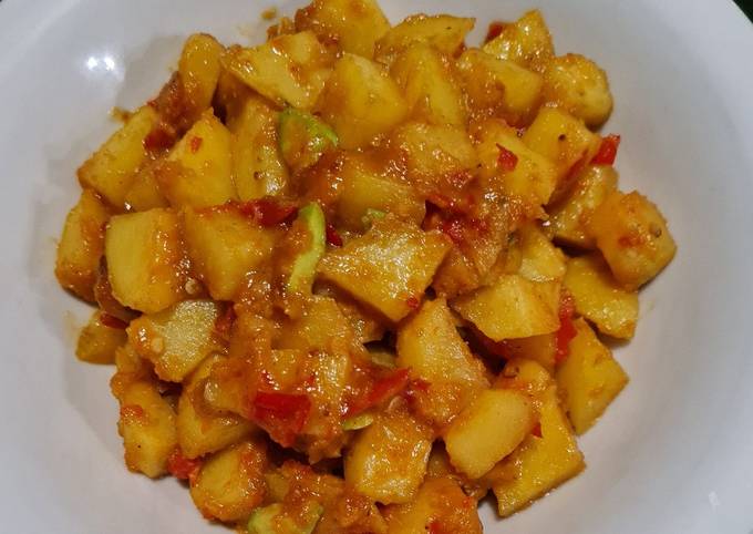 Resep Nasi uduk + sambal goreng kentang Resep Nasi uduk + sambal goreng kentang