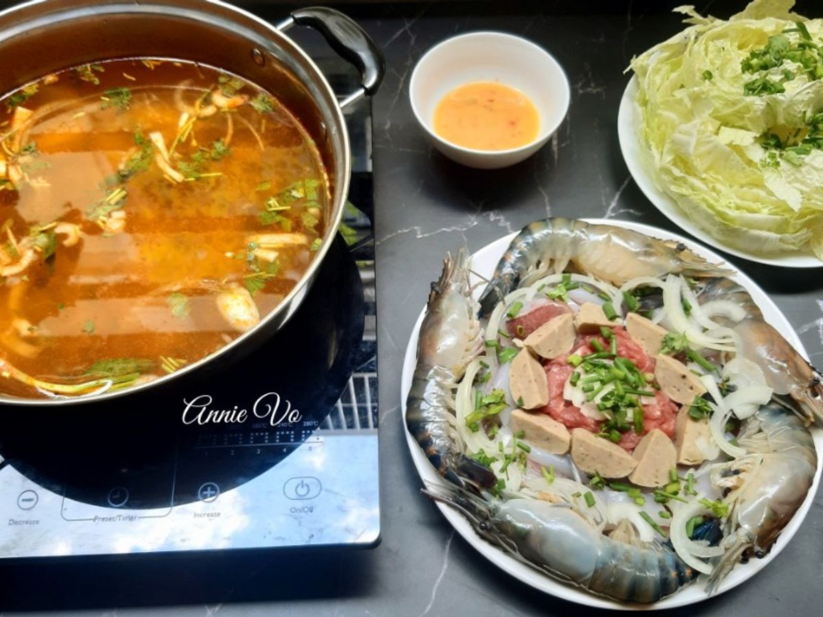 Lẩu Thái tôm càng xanh mực mai