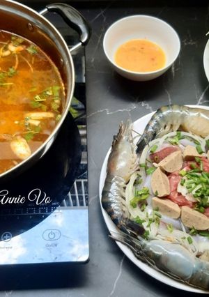 Hình của món Lẩu Thái tôm càng xanh mực mai.