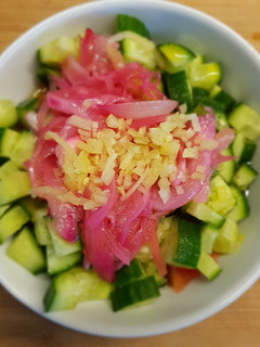 Una foto de La mejor ensalada del mundo: Tomate, Pepino, cebolla y ají