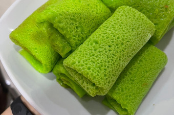 Langkah Mudah untuk Membuat Dadar gulung isi kelapa Bahan Sederhana