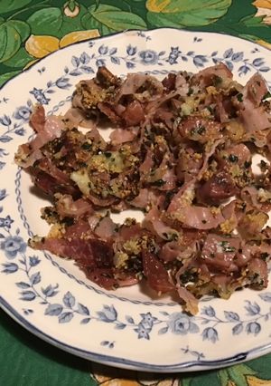 Une photo de Jambon cru epicé au pecorino, ail et persil (pour pâtes ou tartines)