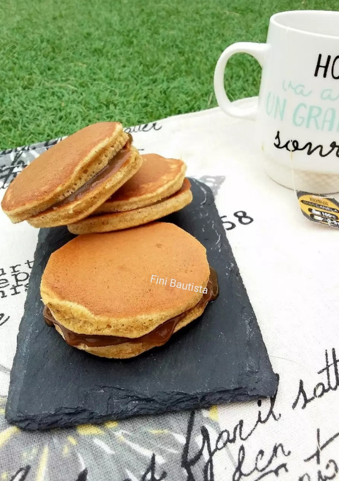 Una foto de Dorayakis integrales rellenos de mermelada de café
