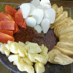 A picture of Rujak Buah (spicy sweet fruit salad).