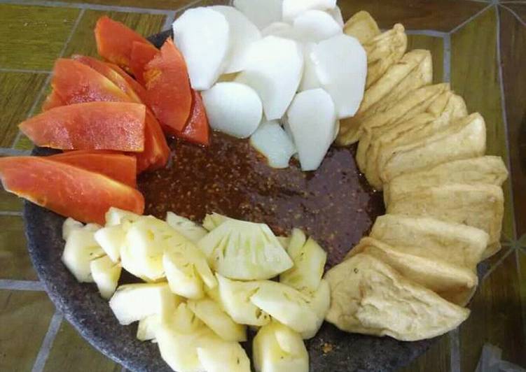 Recipe of Perfect Rujak Buah (spicy sweet fruit salad)