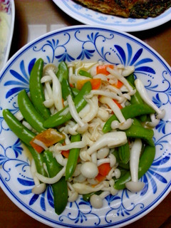 [菇菇巧思]美白菇炒甜豆 的食譜成品照片