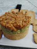 Tartar de salmón con guacamole y base de cuscús con toque de mayonesa, lima y mostaza