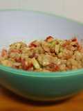 Ensalada arcoíris multicolor de habichuelas (alubias) blancas