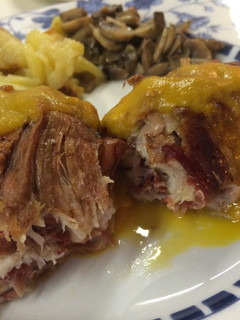 Una foto de Muslos de pollo rellenos al cava