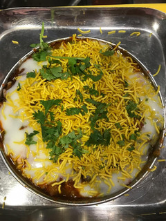 आलू टिक्की चाट (Aloo tikki chaat recipe in Hindi) रेसिपी मुख्य फोटो