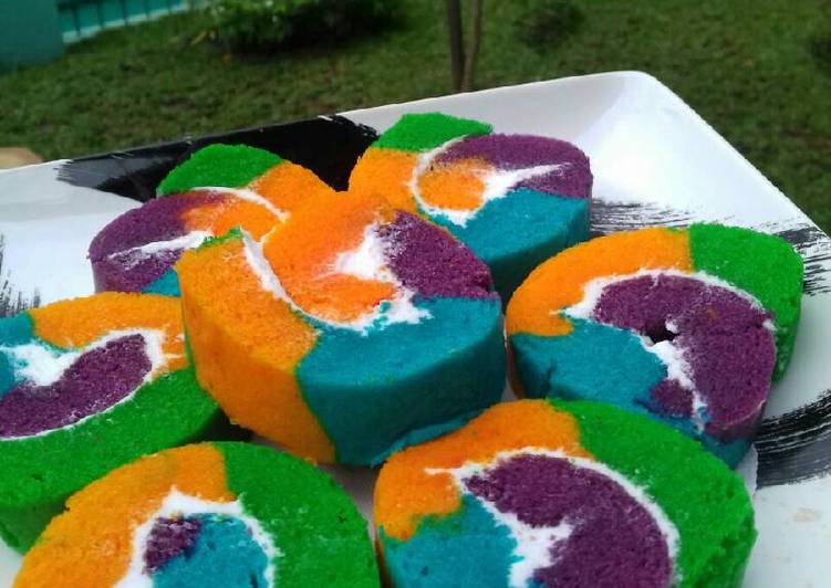 Cara meracik Bolu gulung pelangi yang Lezat Sekali