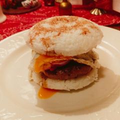 A picture of Beef Rice Burger.