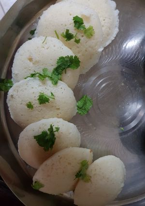A picture of Idli.