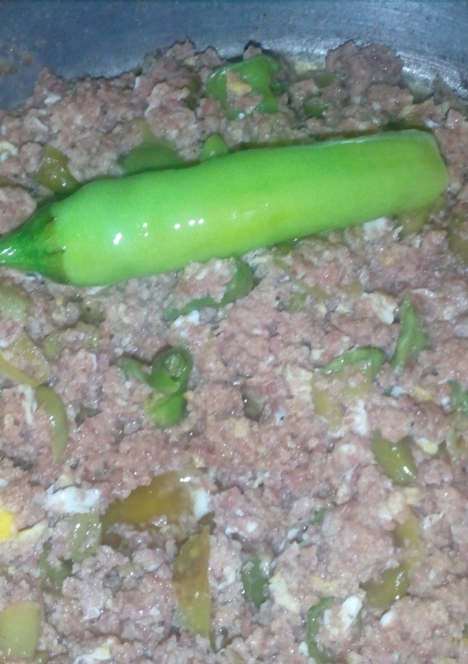 A picture of Corned Beef with Eggs.