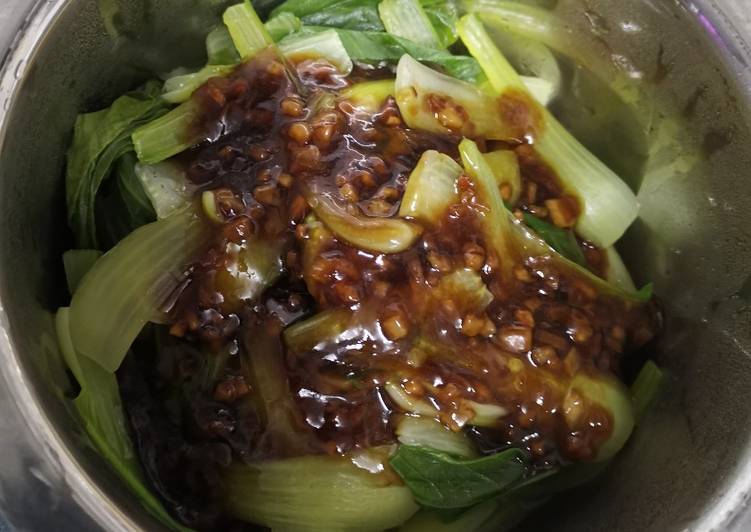 Siew pak choy dengan bawang putih dan sos tiram